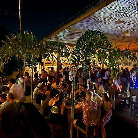 Straw Hat Surf Hostel & Bar Brisas de Zicatela Dış mekan fotoğraf